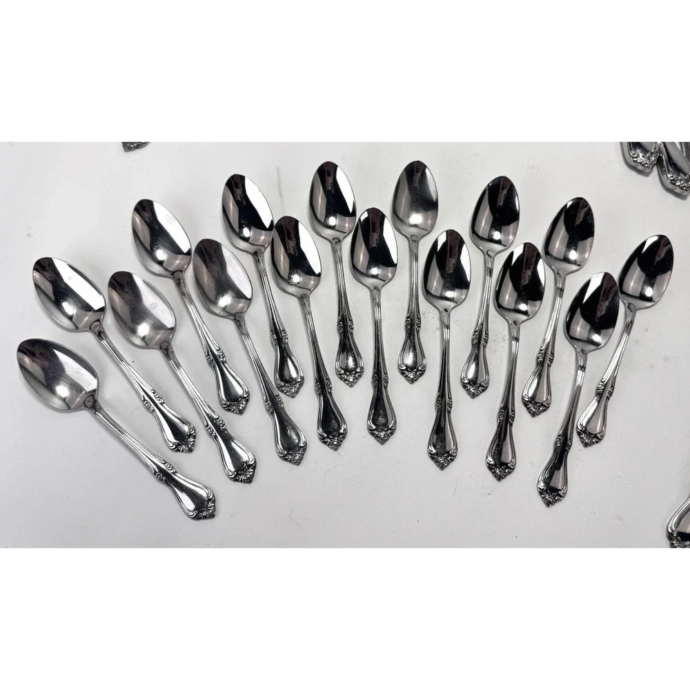 Oneida SSS Celebrity 48 Pc Stainless Steel  (8) 5 Pc Place Settings - Excellent